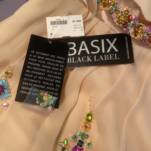 Beautifully detailed with sequences - Picture 4 of 5